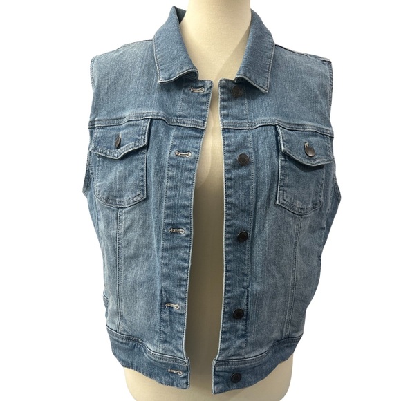 J. Jill Jackets & Blazers - J. Jill jean vest size large light wash denim pockets stretchy cotton spandex